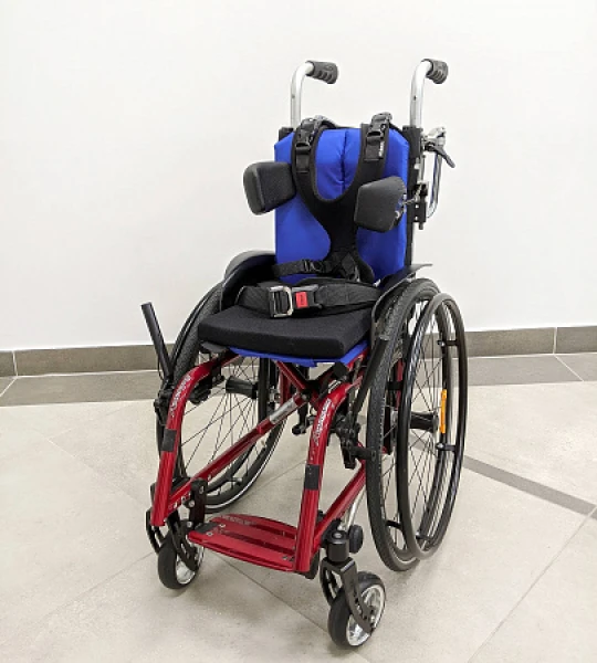 Кресло-коляска с ручным приводом с дополнительной фиксацией (поддержкой) головы и тела, в том числе, для больных ДЦП комнатная ОТТО БОКК Авангард для детей